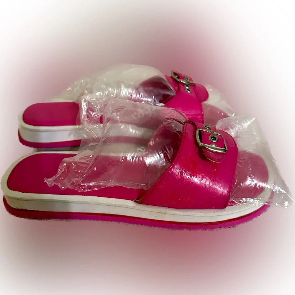 🌸Barbie Bubblegum Pink Slip-on Bickel Slides/Sandals sz:7 flip/flop Super Cute!